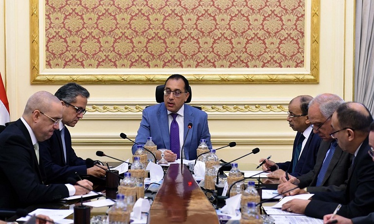 رئيس الوزراء يتابع أعمال تطوير المنطقة المحيطة بالمتحف المصري الكبير 1 2 11732458604