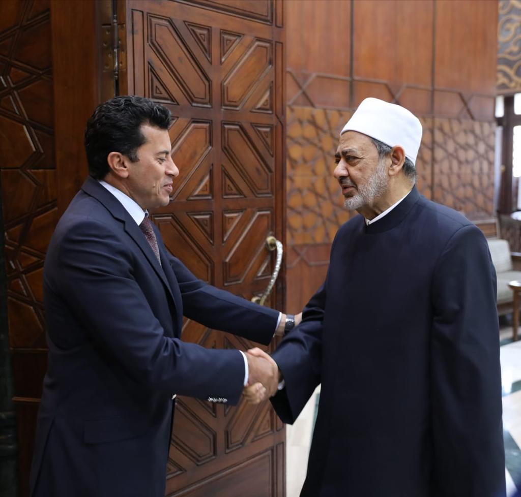 شيخ الأزهر يبحث مع رئيس الحكومة الانتقالية في بنجلاديش تعزيز التعاون الدعوي والعلمي 1 2022 637970351783291899 3291731421623