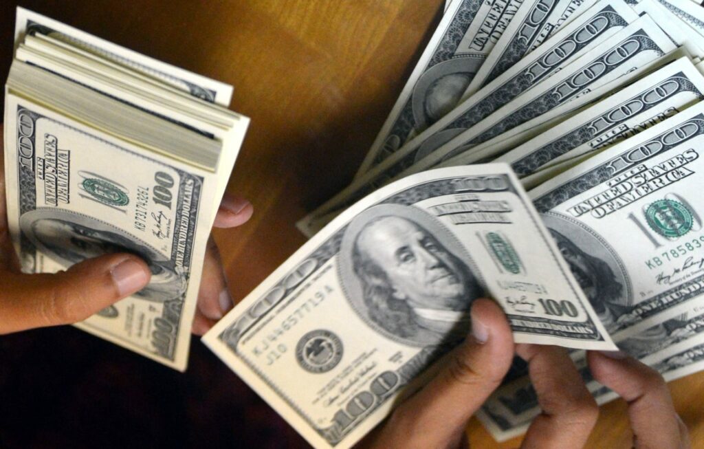 ارتفاع الجنيه أمام الدولار الأمريكي والعملات الرئيسية اليوم بالبنوك المصرية 1 2093541731334024
