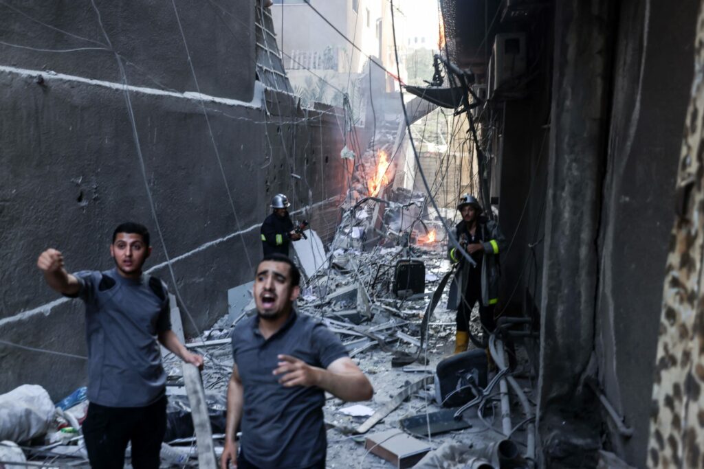 استشهاد وإصابة أكثر من 21 شخصا جراء غارات إسرائيلية على قرى ومدن صور وبنت جبيل 1 2188771730893985