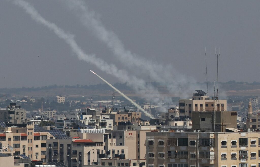 الجيش الإسرائيلي: "حزب الله" أطلق 105 من الصواريخ والمقذوفات على إسرائيل منذ الصباح 1 2399061730675883