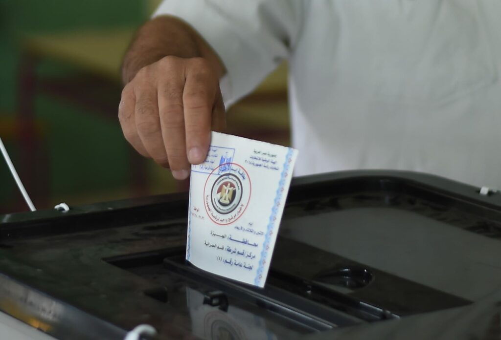 استطلاع رأي : تقدم رئيس غانا السابق على خصمه في التصويت بالانتخابات الرئاسية 1 2427461731321363