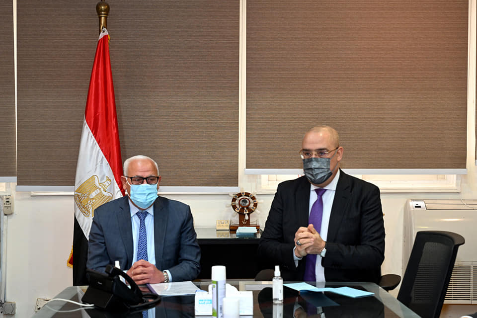 محافظ بورسعيد يبحث مع نائب وزير الإسكان والشؤون الحضرية الهندي سبل تعزيز التعاون المشترك 1 275671810 359044192932674 22269881273894962 n1730923863