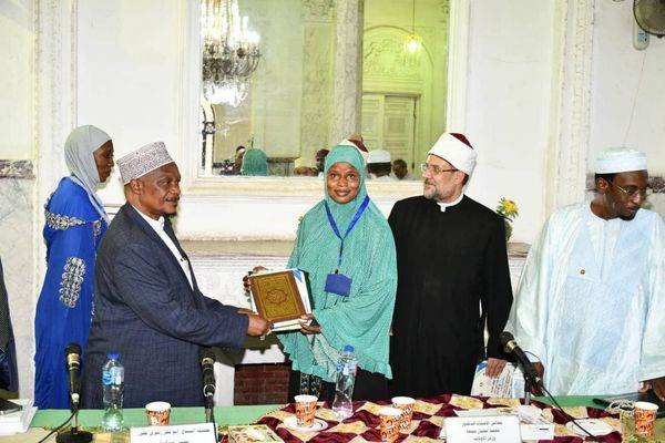 شيخ الأزهريبحث مع وزير خارجية بوركينا فاسو زيادة دورات التدريب لأئمة بلاده 1 285236988 739493787245407 7889647130766913888 n 202206061649061730999583