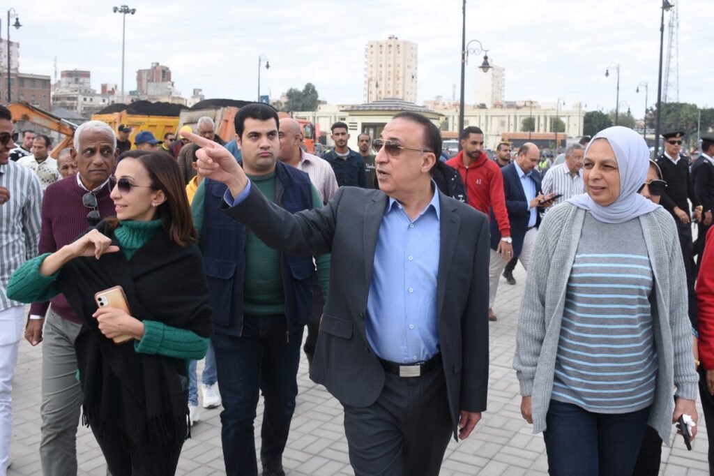محافظ الإسكندرية يجري جولة تفقدية بنطاق أحياء وسط وغرب وسوق اليوم الواحد 1 4711731605342