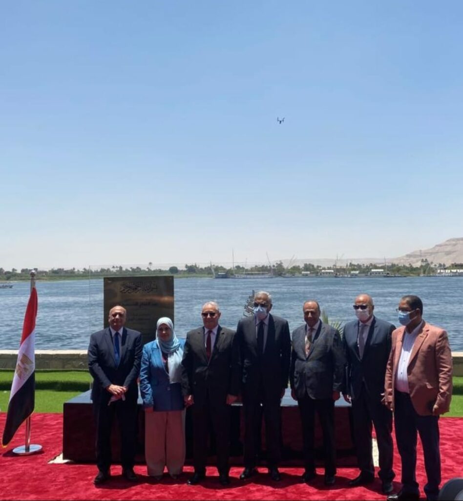 محافظ الأقصر يودع السيدة الأولى بكولومبيا في ختام زيارتها للمحافظة عقب جولتها بالمعالم السياحية 1 5751732307164