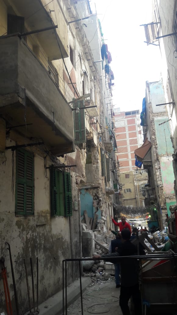 محافظ الإسكندرية يوجه بإزالة الأجزاء القابلة للسقوط بالعقارات حرصا على سلامة المواطنين 1 5841731139683