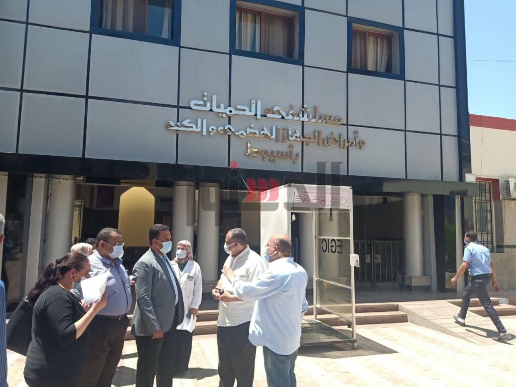 محافظ أسيوط : المرور على المستشفيات هدفه تقديم أفضل خدمة طبية بصورة عادلة وعاجلة 1 5971730533743