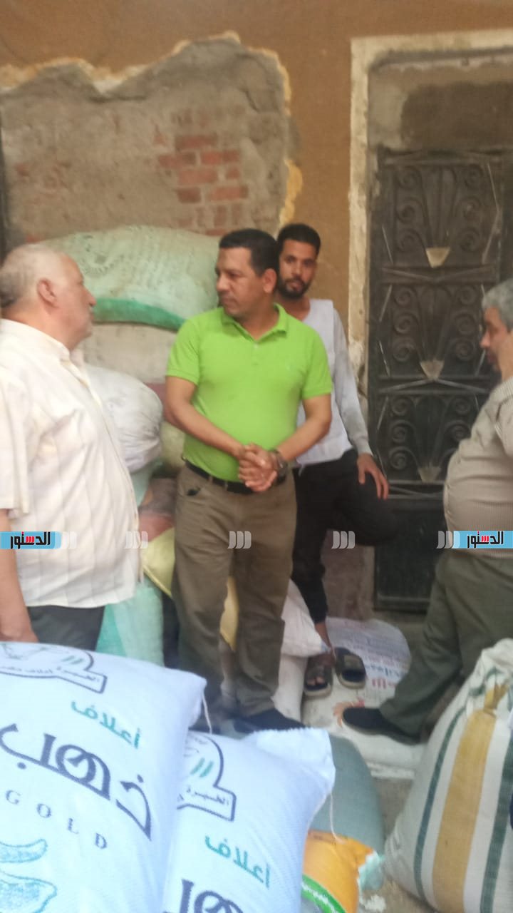 محافظ أسيوط: ضبط 15 طن أسمدة زراعية و11 جوال دقيق بلدي قبل بيعها في السوق السوداء 1 691731586803