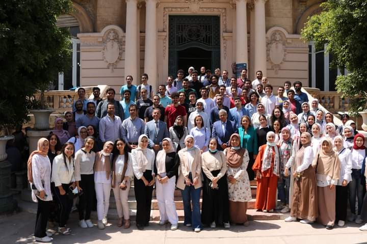 محافظ الجيزة يناقش مع طلاب "الفنون الجميلة" بجامعة الإسكندرية مشروع تخرجهم لتطوير مدينة البدرشين 1 7411732370043