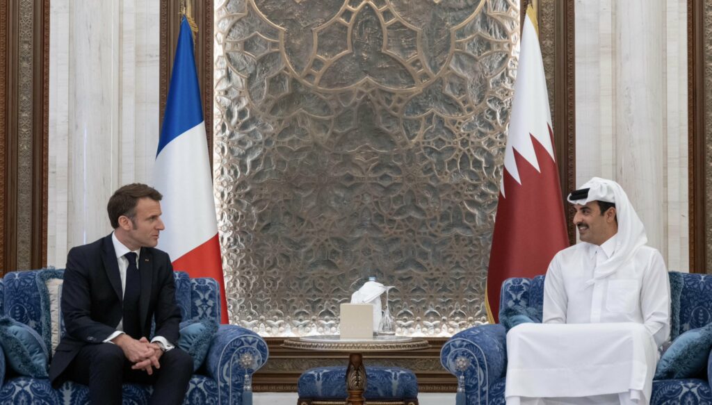 أمير قطر يؤكد ضرورة وضع حد فوري للعنف والتوصل إلى وقف إطلاق نار على غزة 1 GAXzmSvXwAALMpY1732992303
