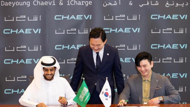 رئيس "العاشر من رمضان" يبحث فرص التعاون مع شركة كورية متخصصة في التحول الذكي للمدن 1 PHOTO 2023 06 22 20 22 17 1