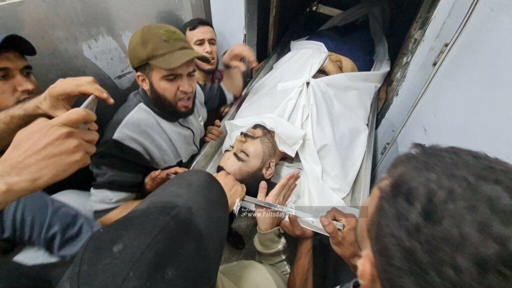 ثلاثة شهداء في قصف الاحتلال منزلا في مخيم النصيرات وسط قطاع غزة 1 QAtMi1732166403