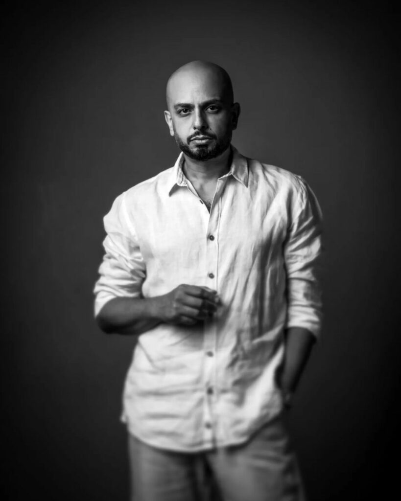 الكاتب أحمد مراد والفنان أحمد عز يشاركان في جلسة بالشارقة للكتاب تحت عنوان "الجن بين الأدب والسينما" 1 Snapinsta1731265923
