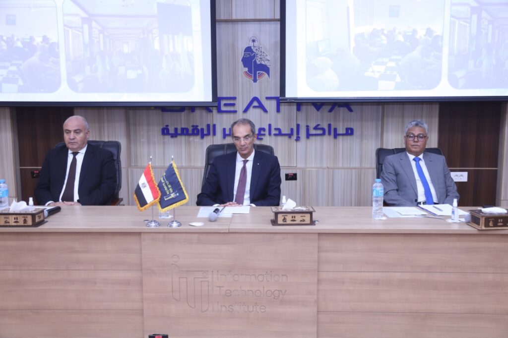 محافظ قنا يبحث التعاون مع رئيس معهد تكنولوجيا المعلومات لإعداد كوادر تلبي احتياجات السوق 1 WhatsApp Image 2022 09 20 at 91732744982