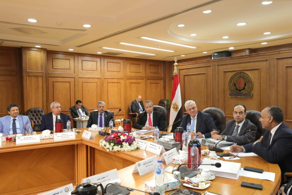وزير التعليم العالي يترأس اجتماع المجلس الأعلي للجامعات بجامعة السويس 1 elaosboa512731732982524