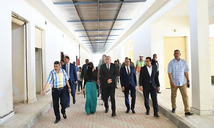 نائب محافظ قنا يتفقد الأعمال النهائية للسوق الحضاري بمجمع المواقف بتكلفة 20 مليون جنيه 1 elaosboa582611732129809