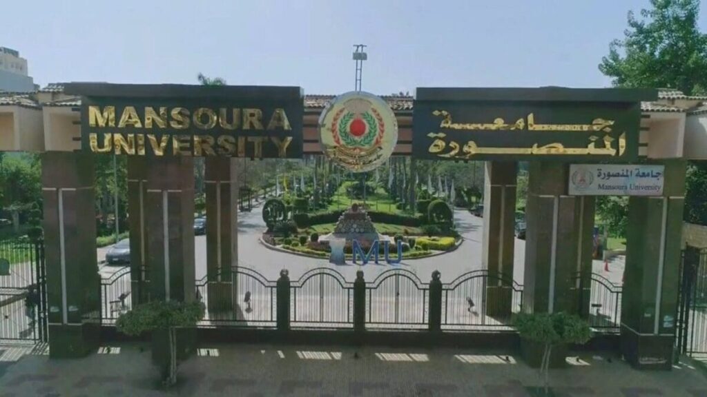 رئيس جامعة المنصورة يؤكد حرص مصر على رعاية أبنائها الوافدين من السودان 1 image 151731952026