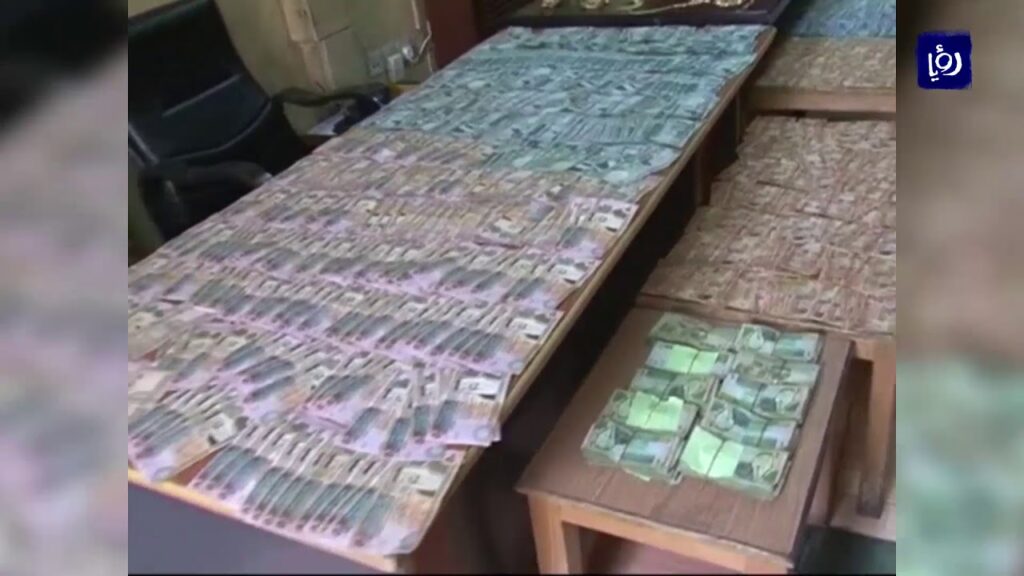 كشف ملابسات واقعة سرقة مبالغ مالية ومشغولات ذهبية من داخل شقة بالقاهرة 1 maxresdefault1732006803