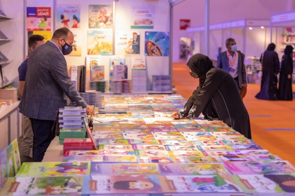 معرض الشارقة للكتاب يجمع في أروقته الشعر والذكاء الاصطناعي والحرف التراثية وقصص الأطفال 1 sharjah book fair1730990103