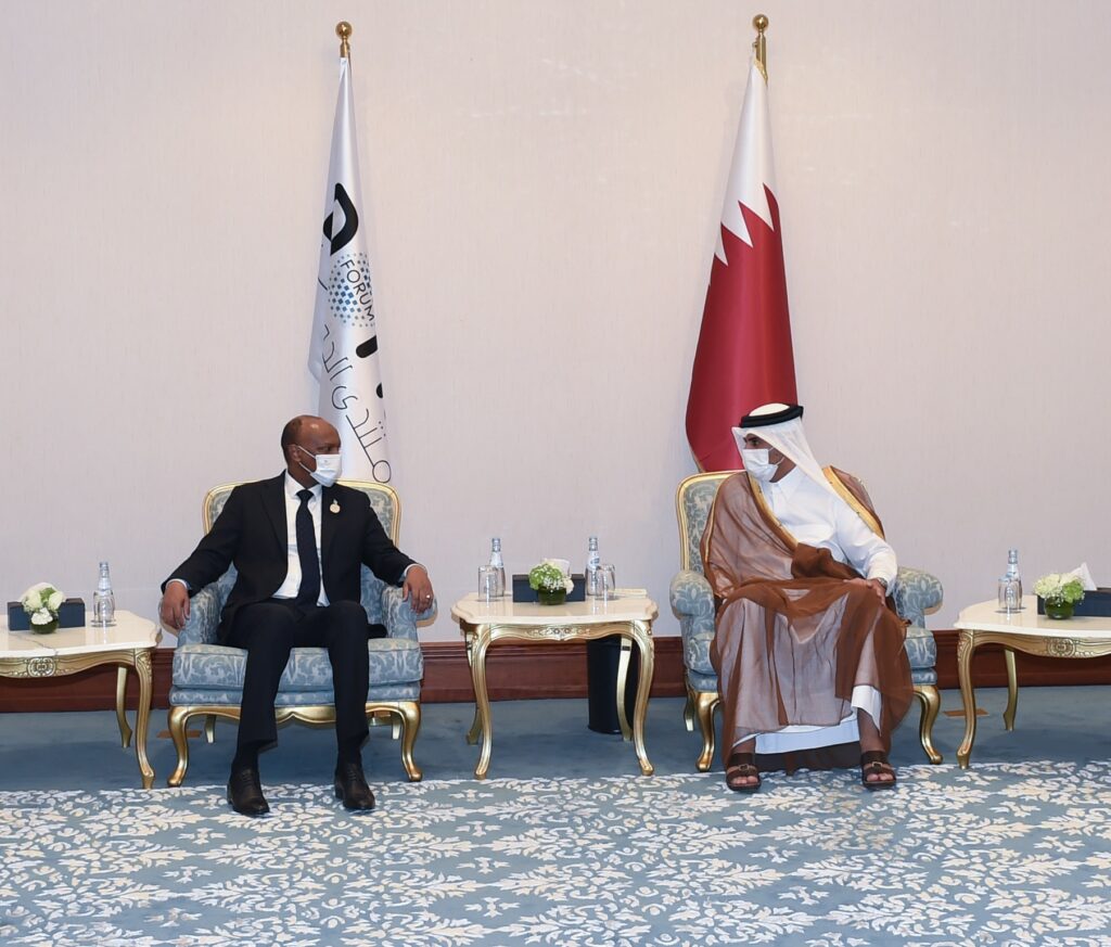 وزير الاستثمار يلتقي مع نائب رئيس الوزراء الصومالي على هامش القمة الـ23 لتجمع الكوميسا 1 tt14g1730485023