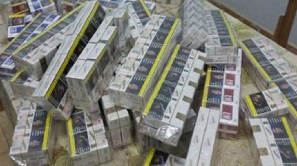 ضبط عاطلين بمطروح وبحوزتهما 4500 عبوة سجائر مجهولة المصدر ومهربة 1 16871043307188202404121202282281733925363