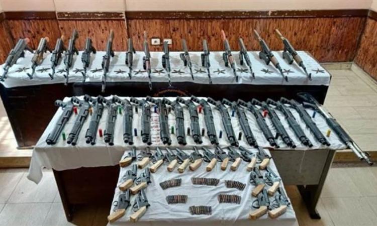 حملات أمنية بدمياط وأسوان لضبط تجار المخدرات والأسلحة النارية غير المرخصة 1 170480116201733050862