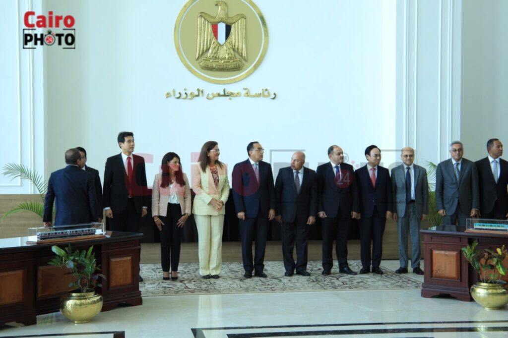 مدبولي يشهد توقيع "نيسان مصر"عقد استثمار لتصنيع طراز ثالث في مصر بنسبة مُكون محلي تتجاوز 54 % 1 1741733305143