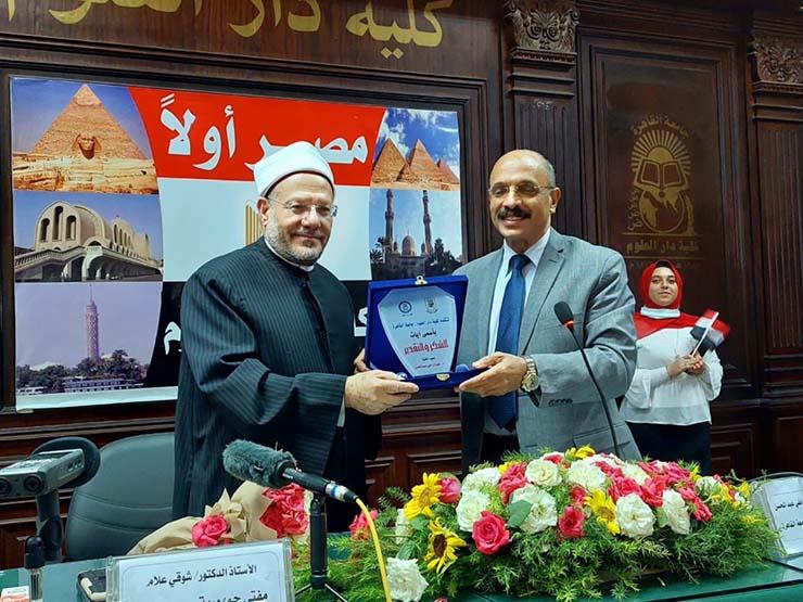 مفتي الجمهورية: نعمل على إعادة الوعي الصحيح والبناء العلمي بما يلبي الواقع ويتوافق مع تطلعات الإنسان 1 2021 9 1 17 11 13 5061733136243