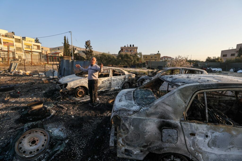 الرئاسة الفلسطينية تدين هجوم مستوطنين متطرفين على بلدة حوارة 1 2429951733307306