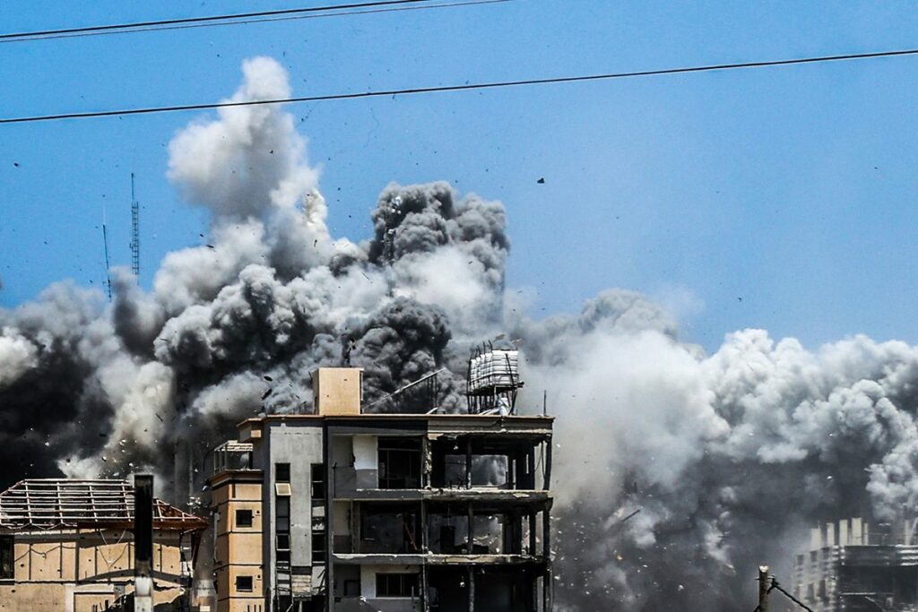 شهداء ومصابون في قصف الاحتلال الإسرائيلي لمدرسة بمخيم جباليا 1 667249da30f74f9af588bab74f3ecdda1733747585