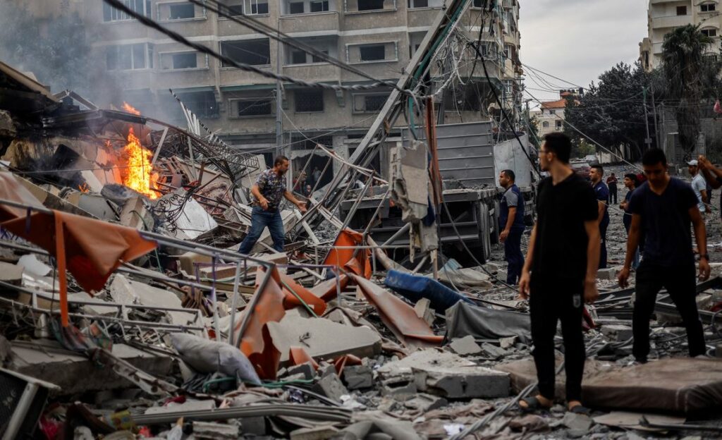 استشهاد عدد من الفلسطينيين وإصابة آخرين في قصف إسرائيلي على غزة 1 789 11733244783