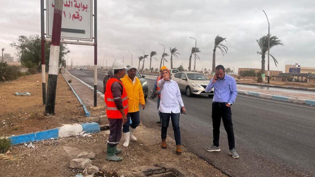 رئيس جهاز تنمية "السويس الجديدة" تتابع خطة عمل لجنة الكوارث والأزمات في التعامل مع الأمطار 1 FB IMG 1733475446931