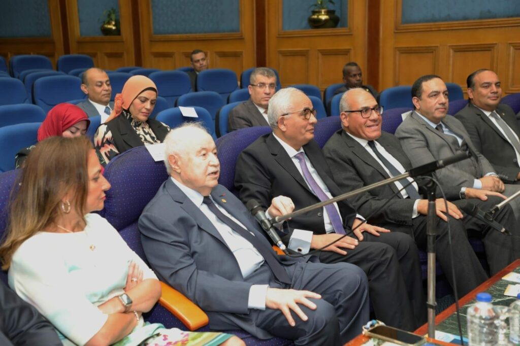 وزير الإسكان ورئيس "العربية للتصنيع"يتفقان على خطة زمنية لتصنيع المهام الكهروميكانيكية لمشروعات المبادرات الرئاسية 1 IMG 20230611 WA00281733228163