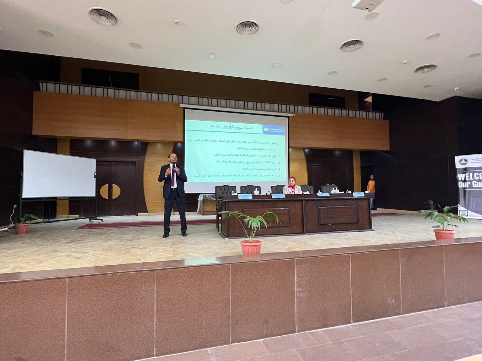 البورصة المصرية وجامعة الأهرام الكندية توقعان اتفاقية لنشر الثقافة المالية بين الطلاب 1 elaosboa351201733240464