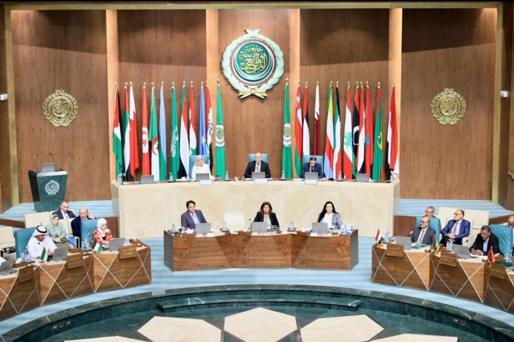 انطلاق مؤتمر "التكنولوجيات الحديثة والقانون الإنساني الدولي..العمليات العسكرية والتداعيات الإنسانية" بالجامعة العربية 1 elaosboa567231733906704